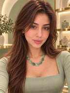 Nefrit daşı boyunbağı model üzərində