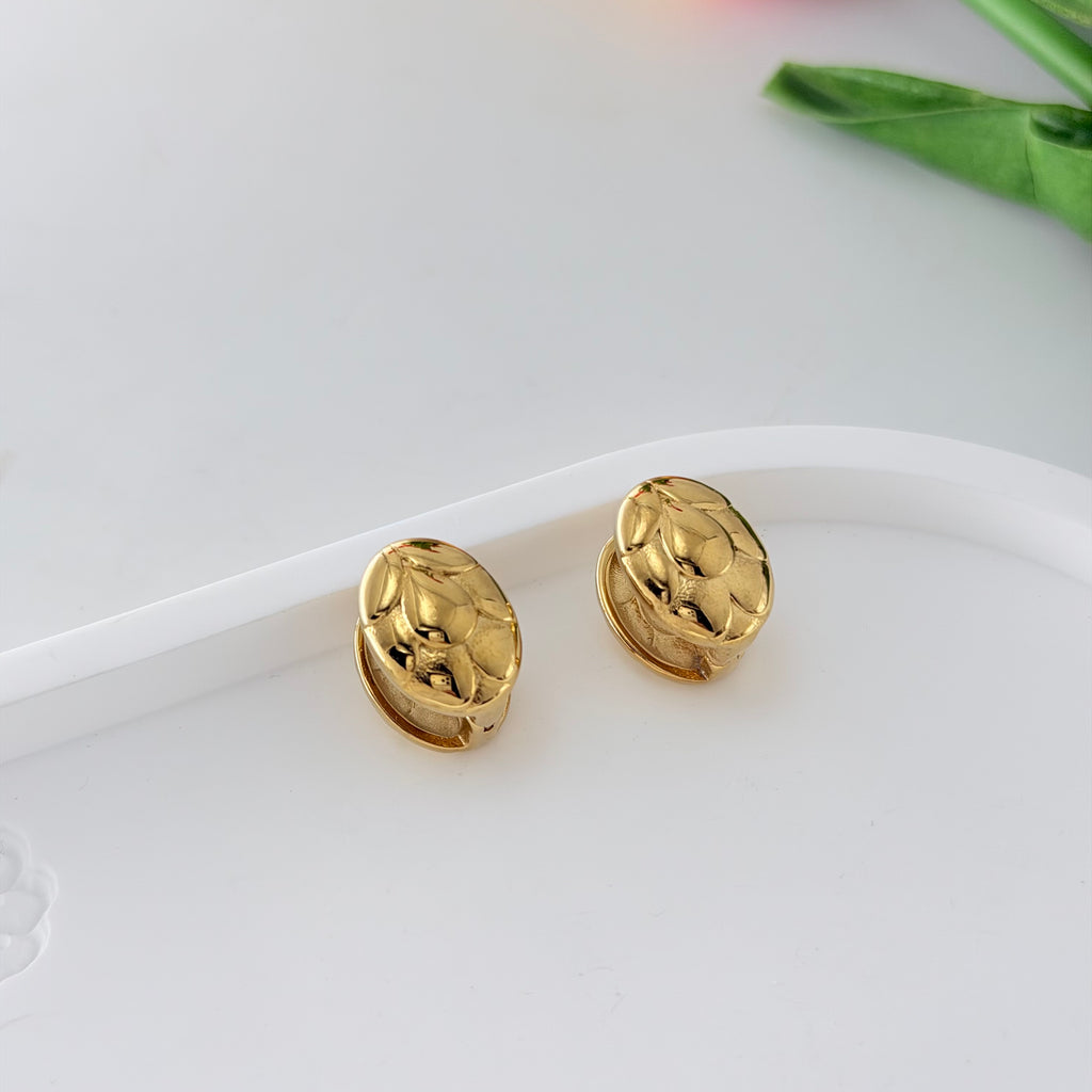 Qızılı polad yarpaq naxışlı oval sırğa, 1,5 sm